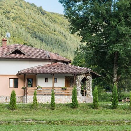Къща За Гости Черна Река Ribaritsa Exterior foto